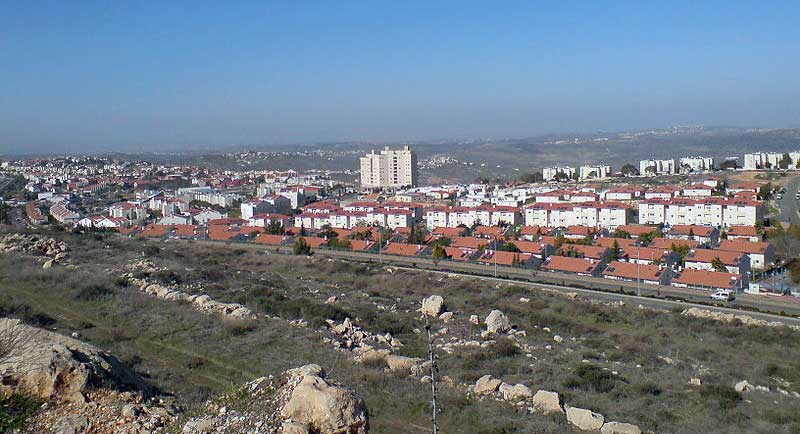 Ariel, one of Israel's illegal settlements in the occupied West Bank. (Salonmor/CC BY-SA 3.0)