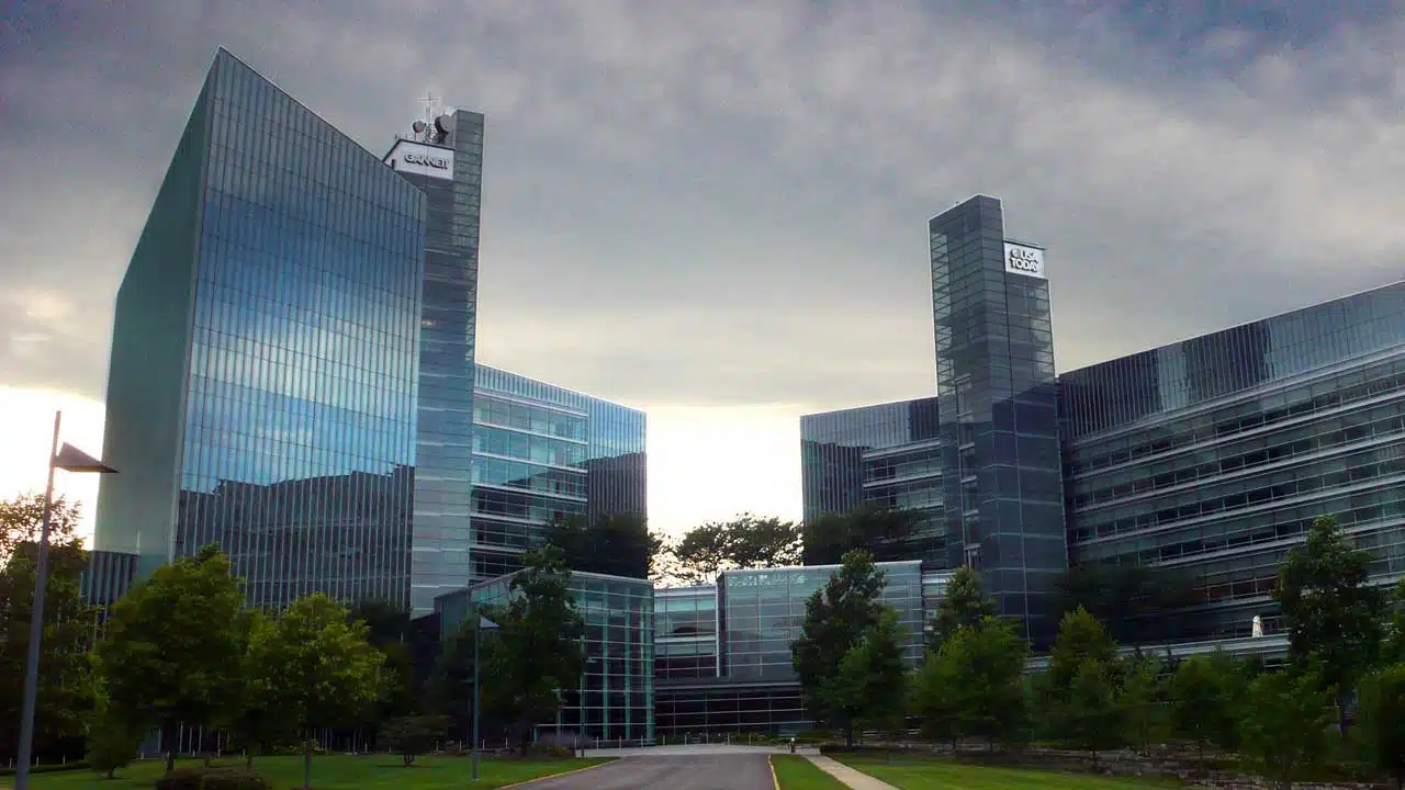 The USA Today/Gannett Building in McLean, Virginia (Photo by Patrickneil, licensed under CC BY-SA 3.0)